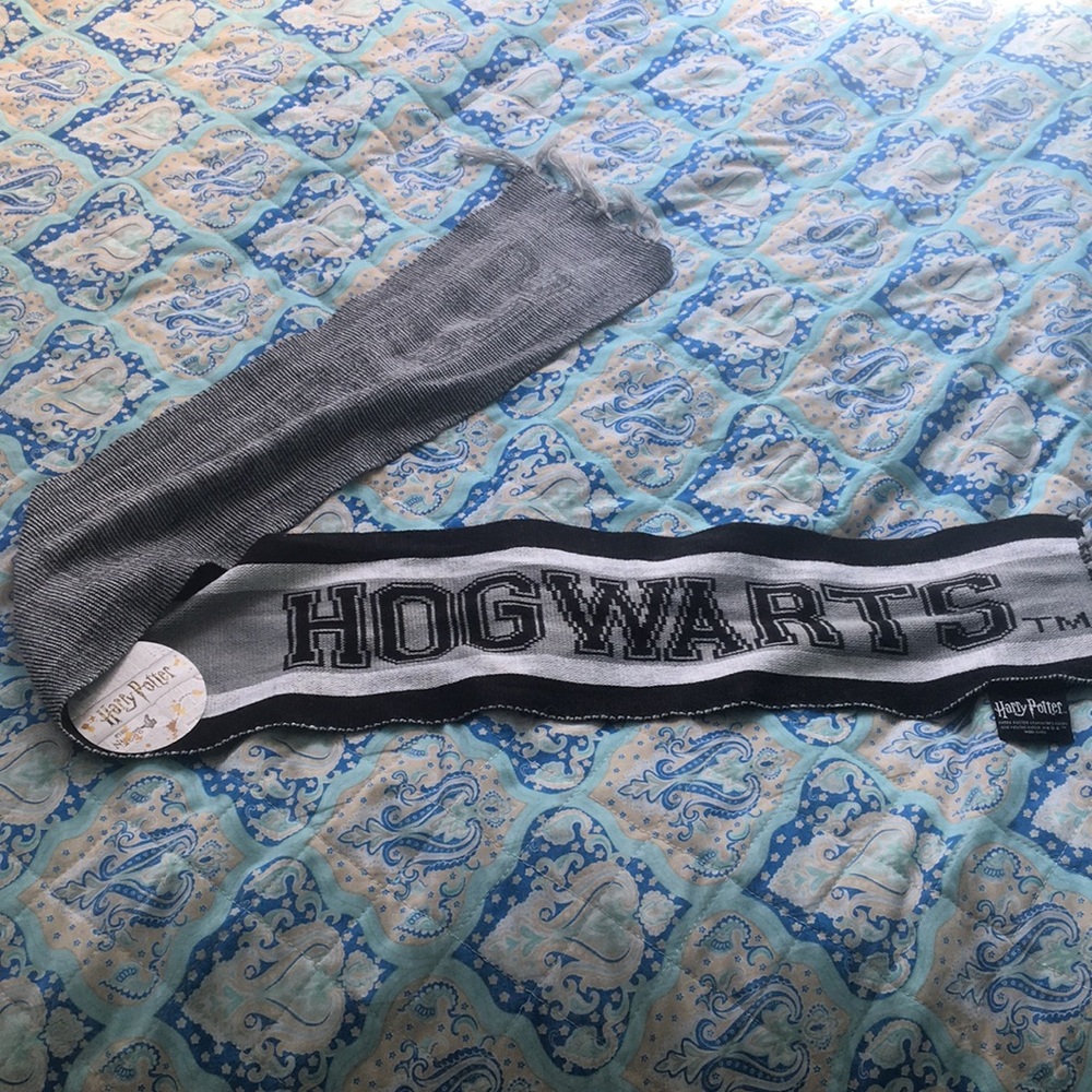NWT Harry Potter “Hogwarts” kids scarf
